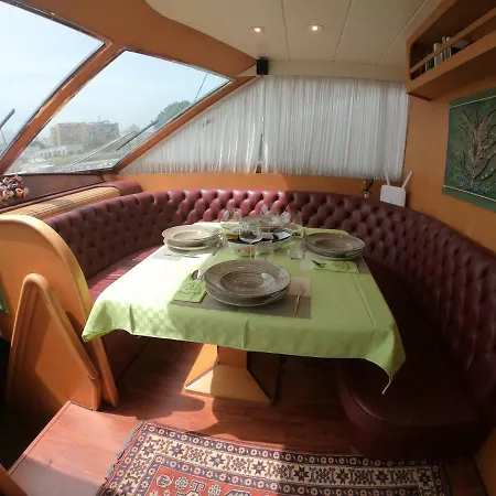 Lady Alba Boat And Breakfast Båthotell Palermo