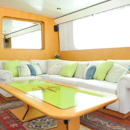 Lady Alba Boat And Breakfast *