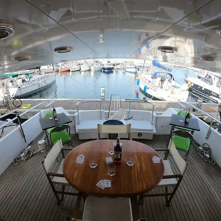 Lady Alba Boat And Breakfast Båthotell Palermo