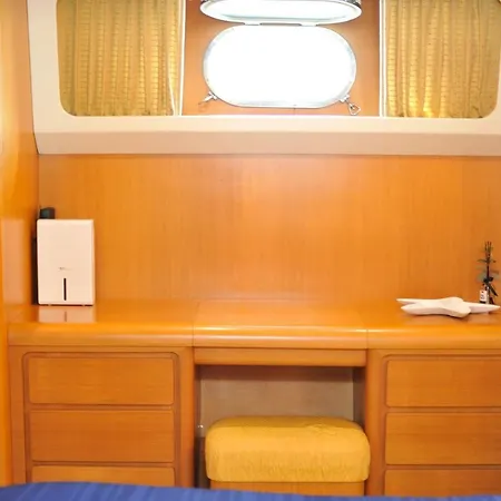 Lady Alba Boat And Breakfast Båthotell Palermo